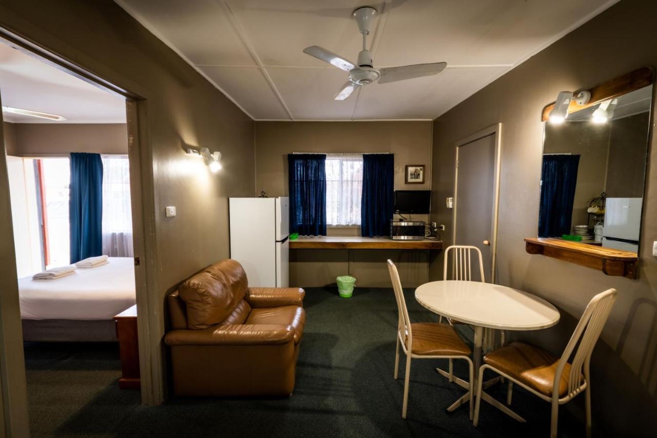 Ardeanal Motel West Wyalong Ngoại thất bức ảnh