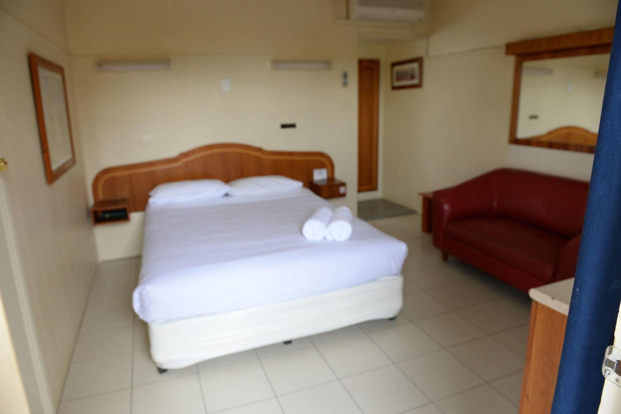 Ardeanal Motel West Wyalong Ngoại thất bức ảnh